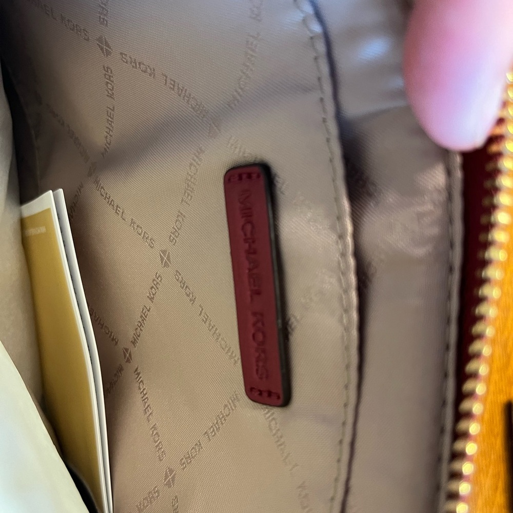 Michale Kors purse - Picture 3 of 4